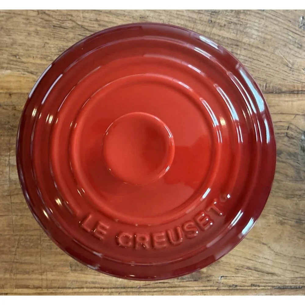 Le Creuset Stoneware Pet Food Storage Container Jar w/ Lid Scoop Cerise Red NEW